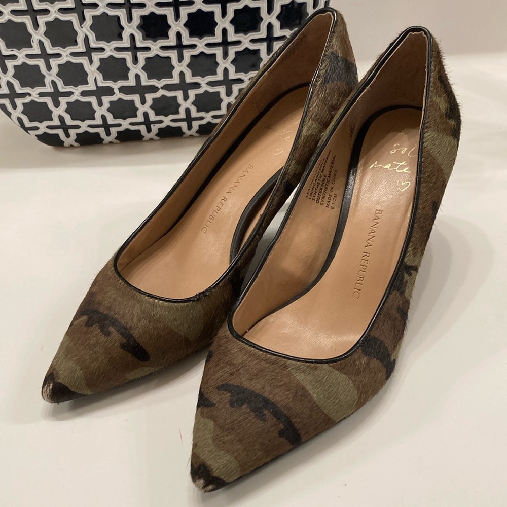 EUC Banana Republic Camouflage 3in Heels - 6.5